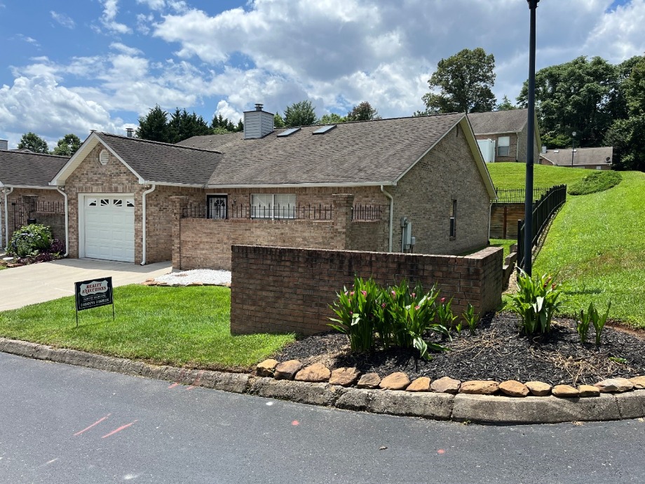 Condo For Sale in West Knoxville World Class Photo Artists 